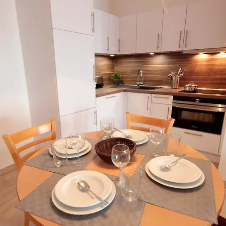 Apartment Bellevue Premium By Rujana